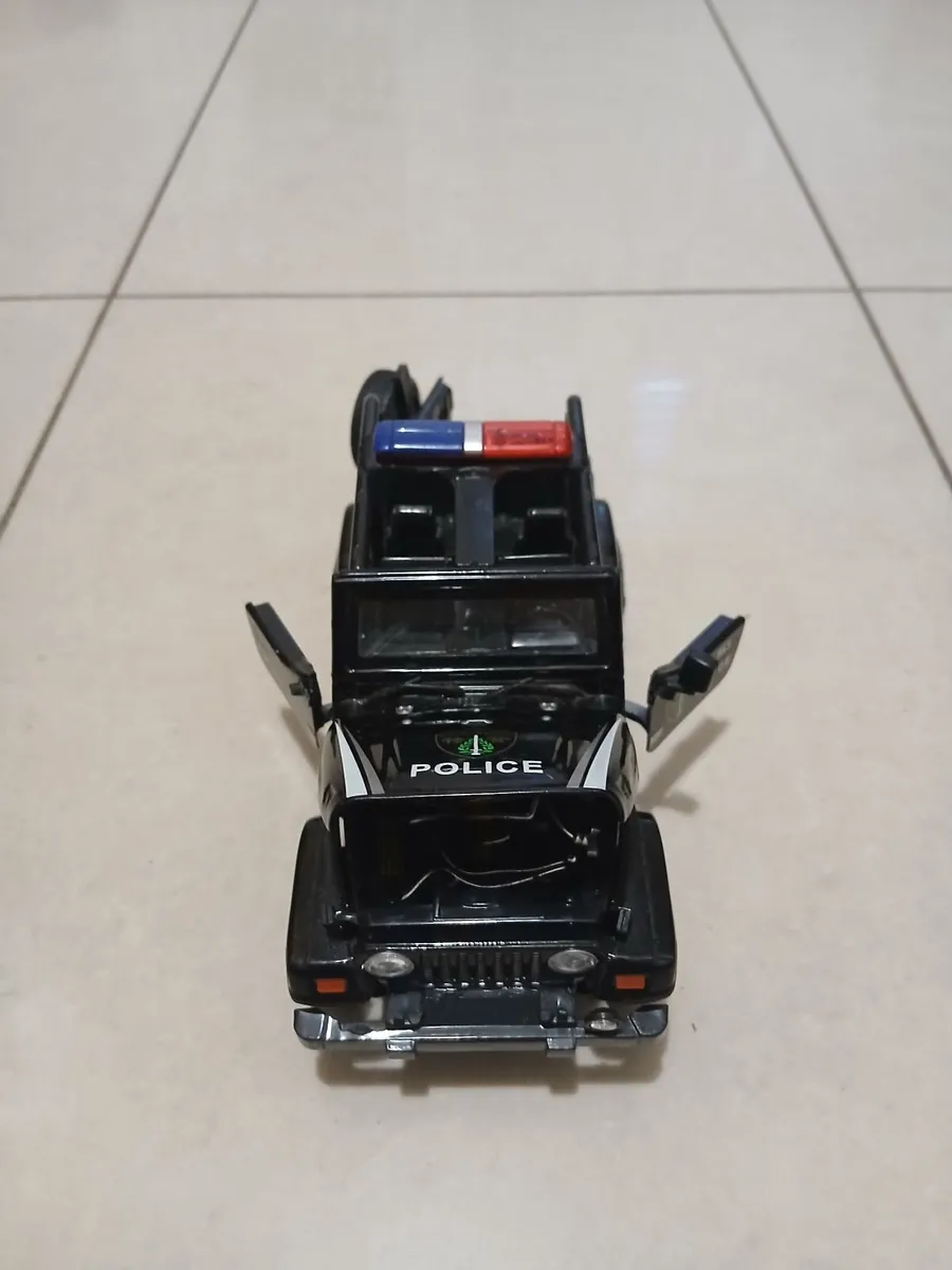 Police Jeep Toy Car - 1:32 Die-Cast Metal - Image 4