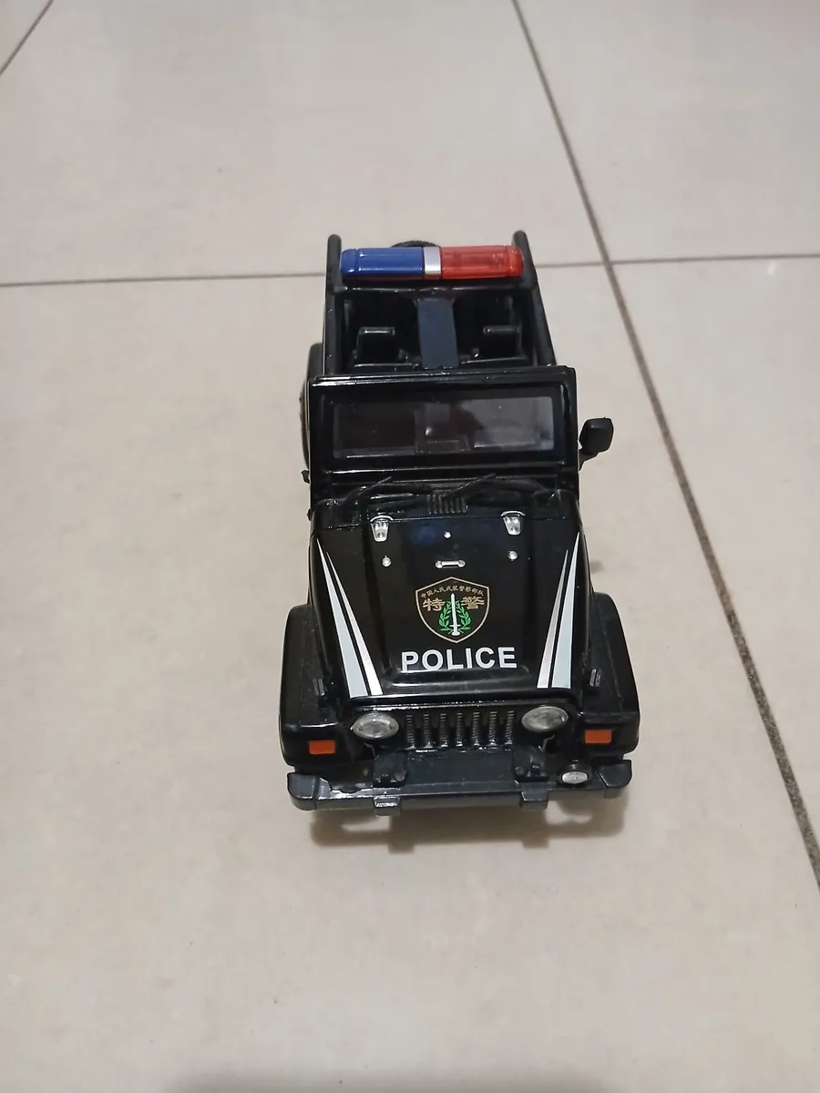 Police Jeep Toy Car - 1:32 Die-Cast Metal - Image 2