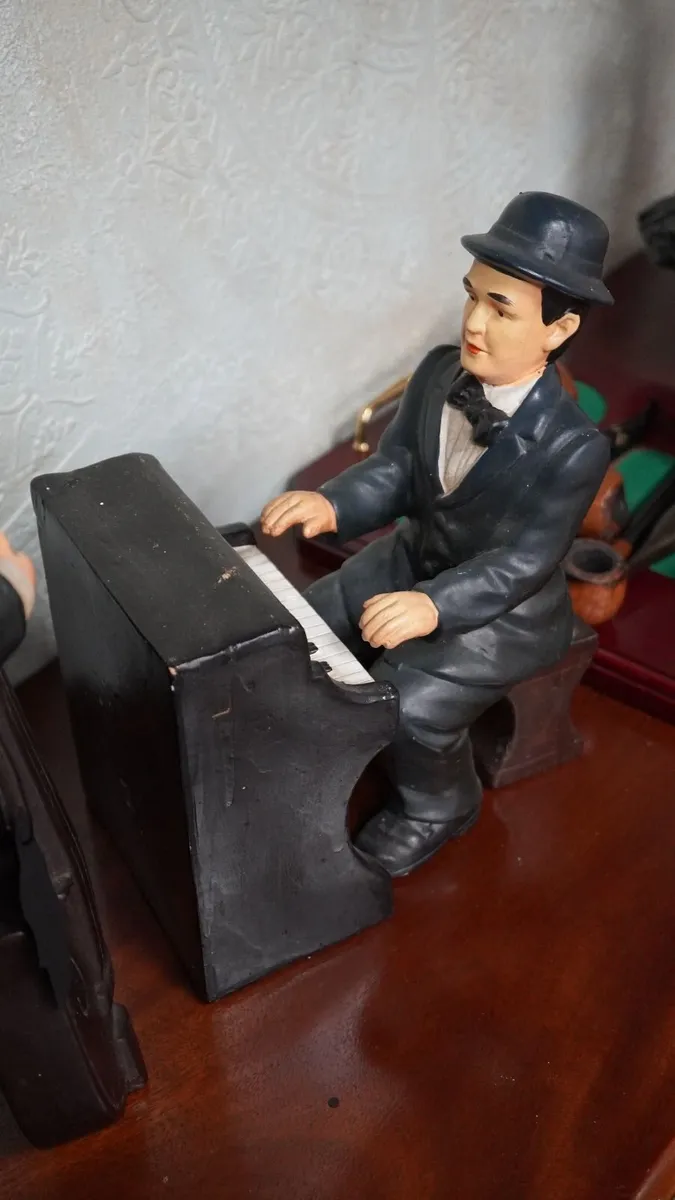 Laurel & Hardy Ceramic Jazz Duo Figurine Set - Image 3