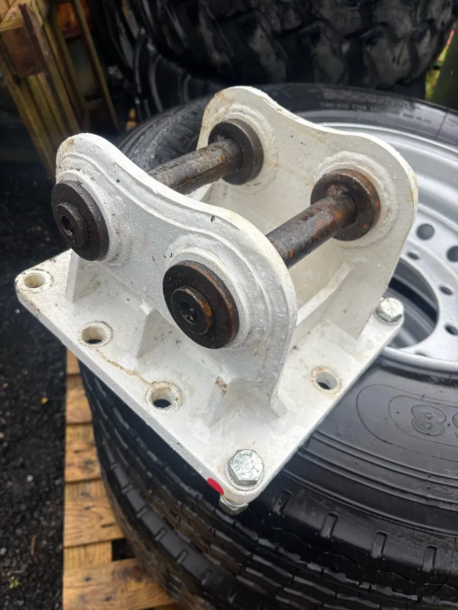 Head stock & Ditching bucket - Image 1