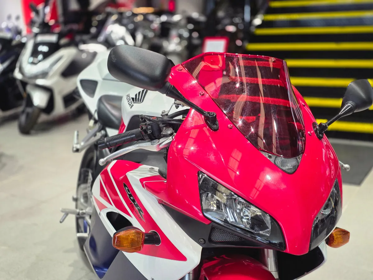 Honda CBR1000R Fireblade - Image 2