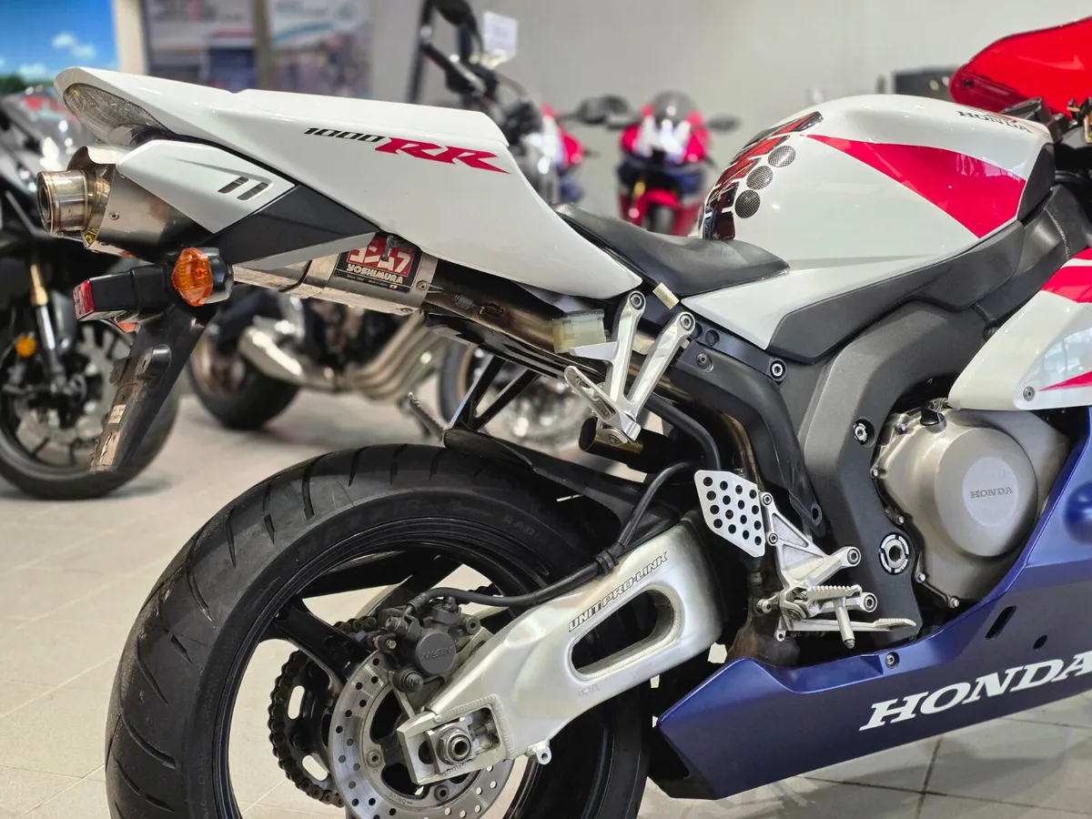 Honda CBR1000R Fireblade - Image 3