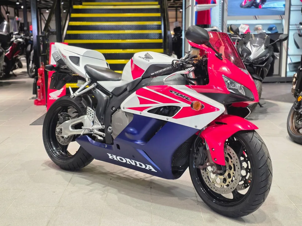 Honda CBR1000R Fireblade - Image 1