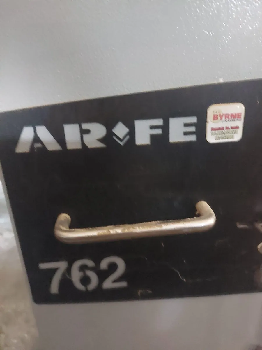 Large safe - Image 1