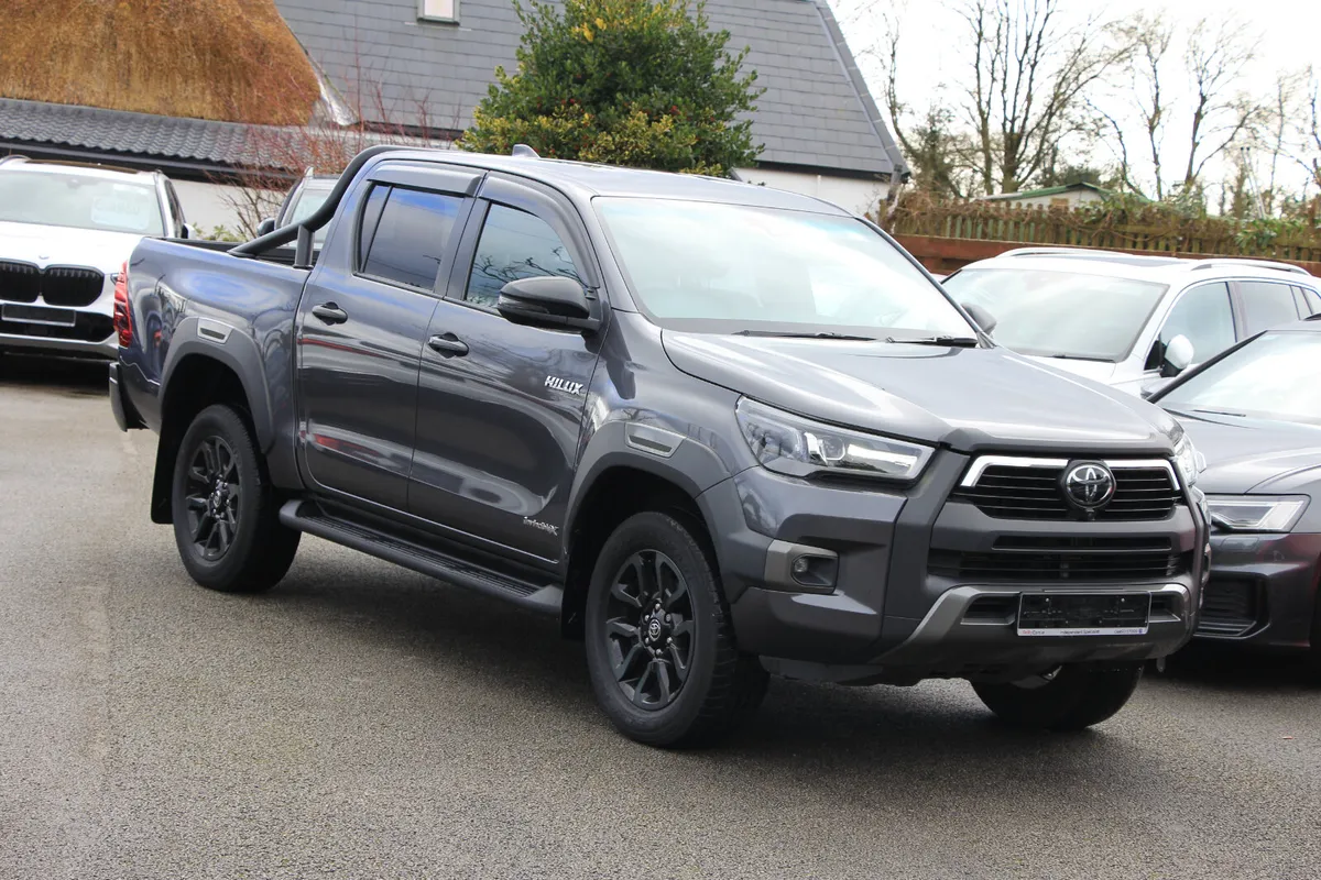 Hilux Invincible X * 360 cameras * 2.8 Auto - Image 1