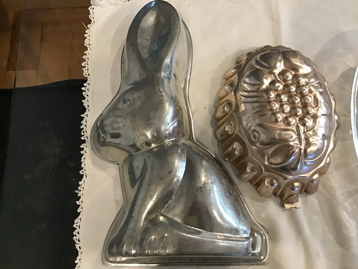 3 Vintage Moulds - Image 2