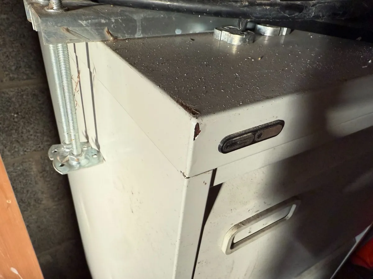 Four-Drawer Metal Filing Cabinet - Image 3