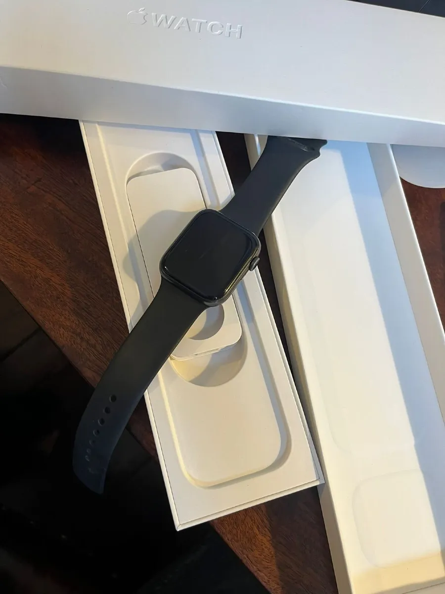 Apple Watch Series 5 - Excellent Condition and Bat - Image 1