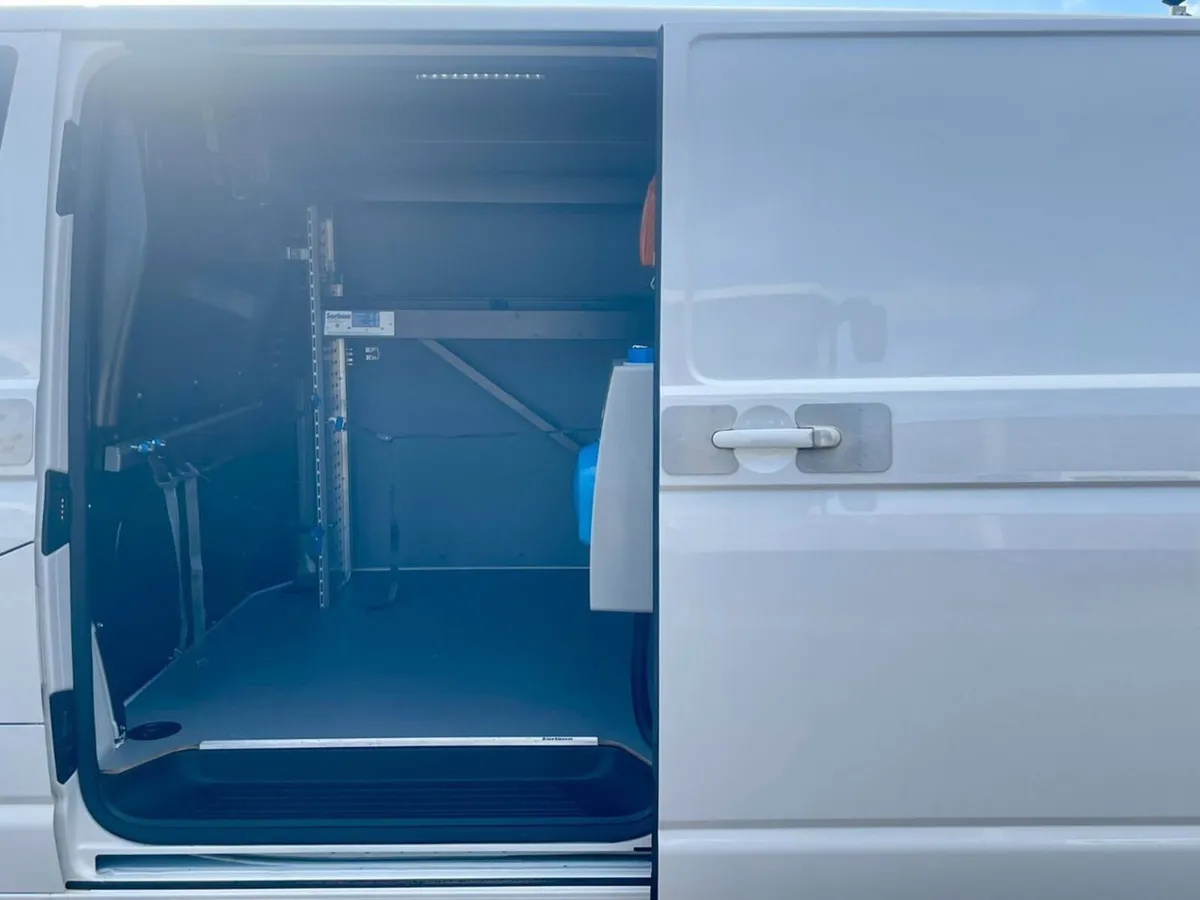 2021 Volkswagen Transporter Low Roof Panel Van - Image 3