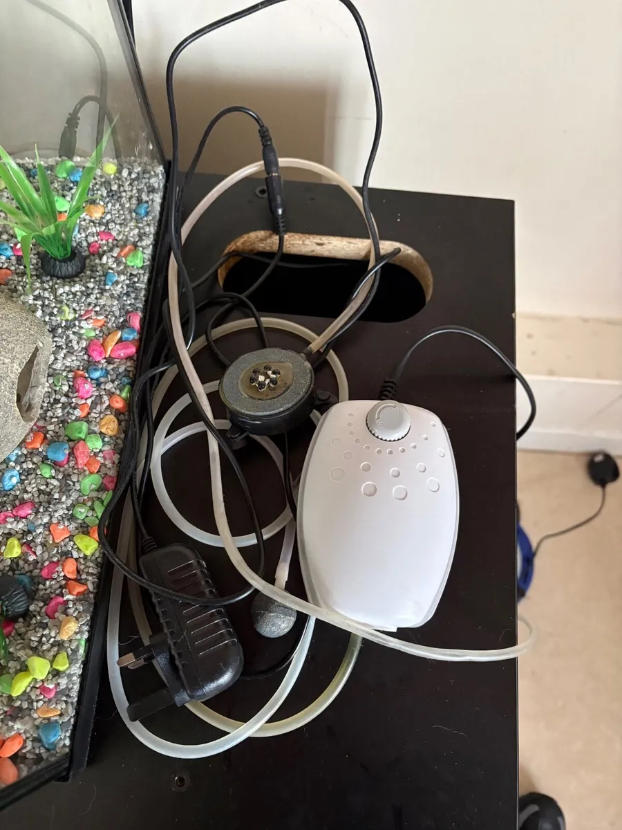 Fish tank with unit - Image 4