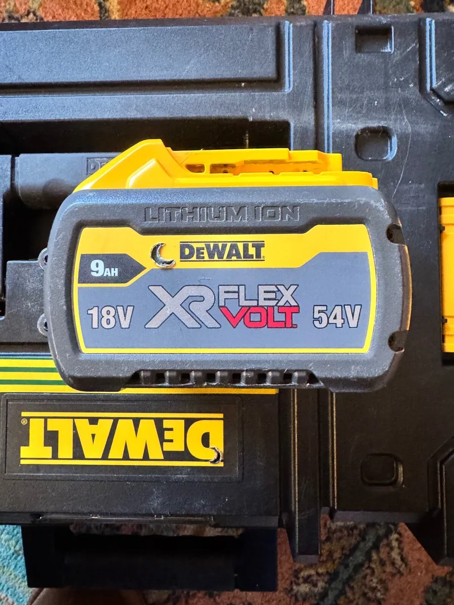 Dewalt 9AH - 18V - 54V XR FLEX VOLT - Image 1