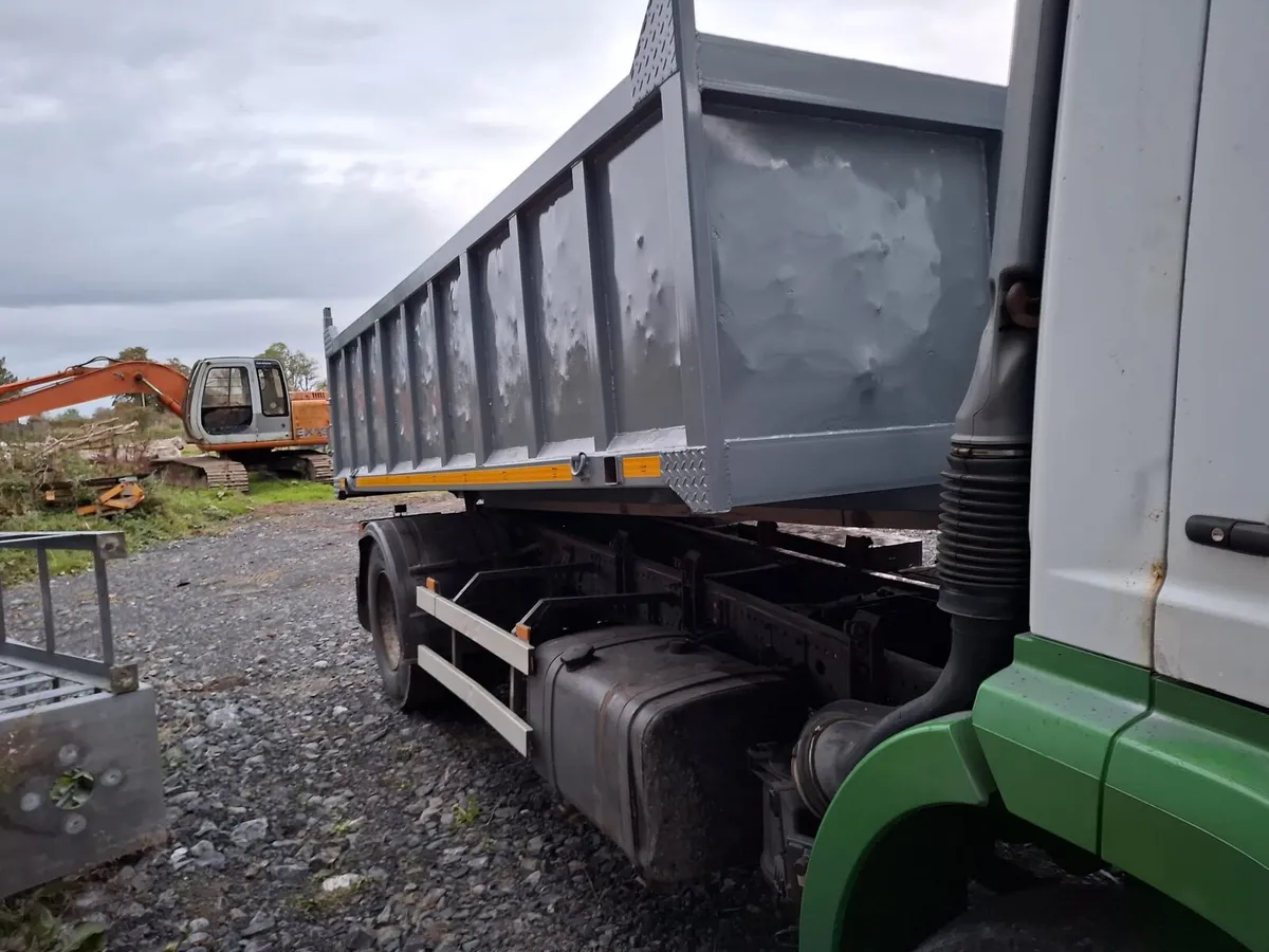 2003 Mercedes1823 demountable tipper&bevertale - Image 4