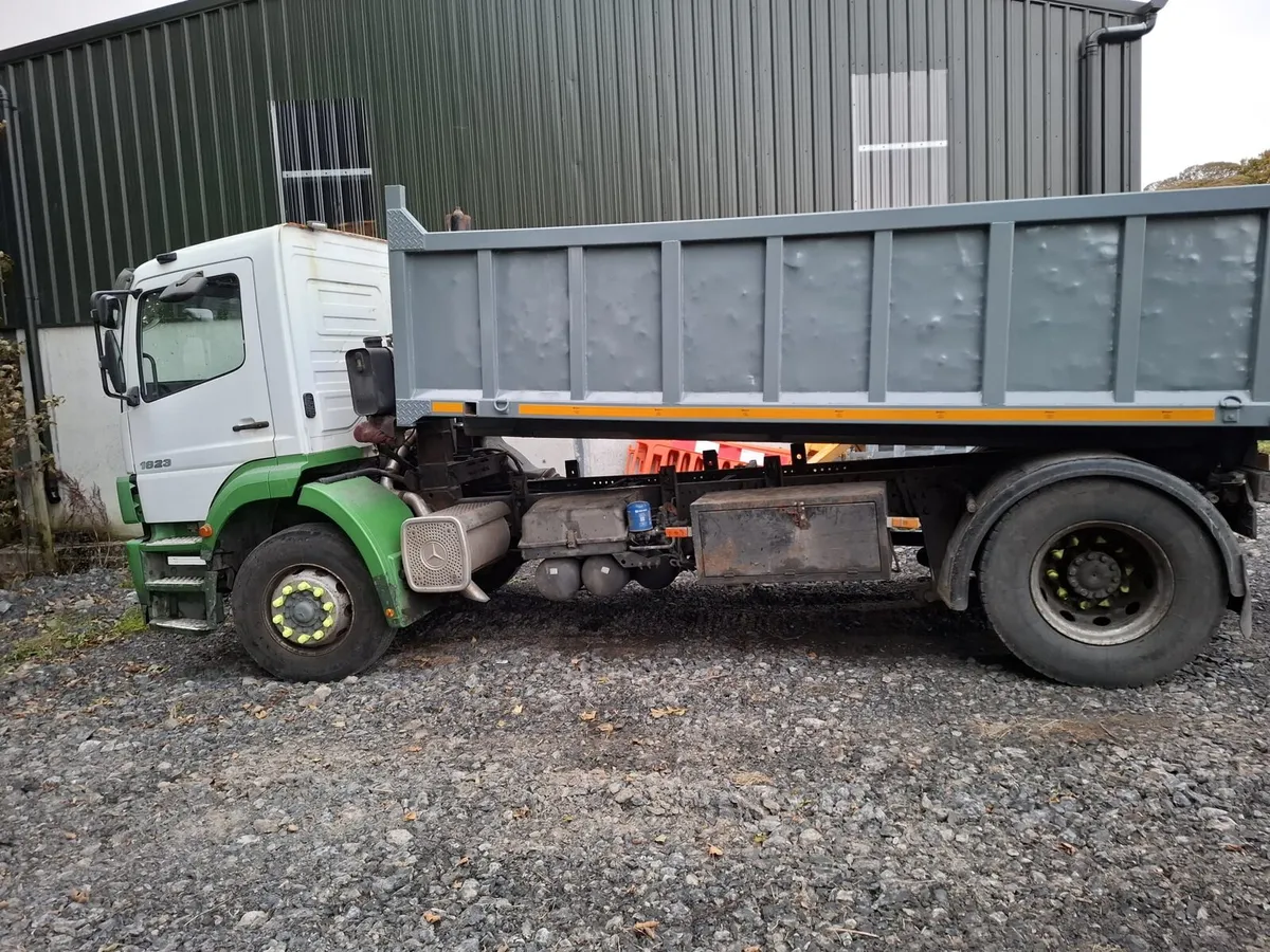 2003 Mercedes1823 demountable tipper&bevertale - Image 3