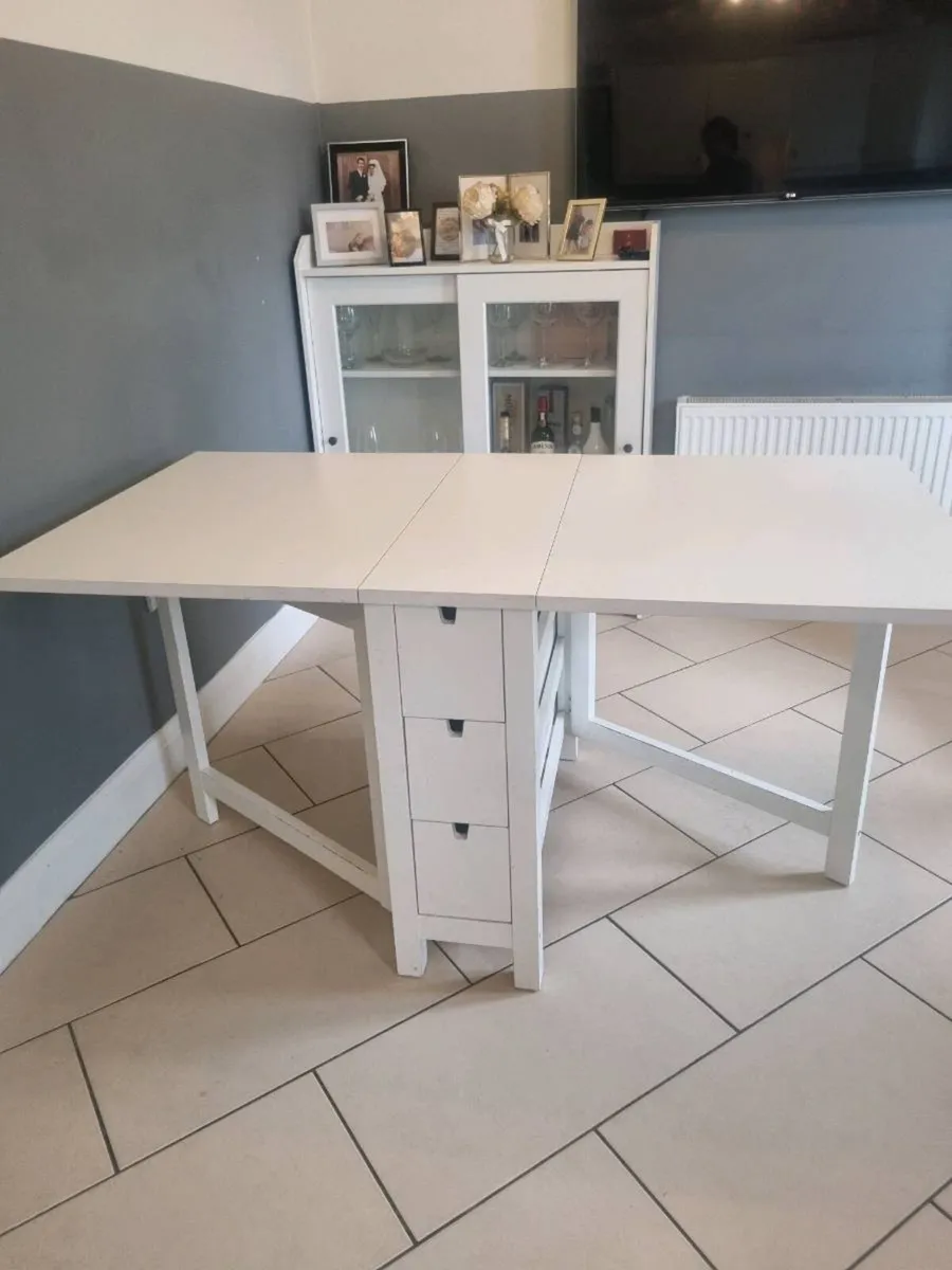 Extendable Kitchen table - Image 1