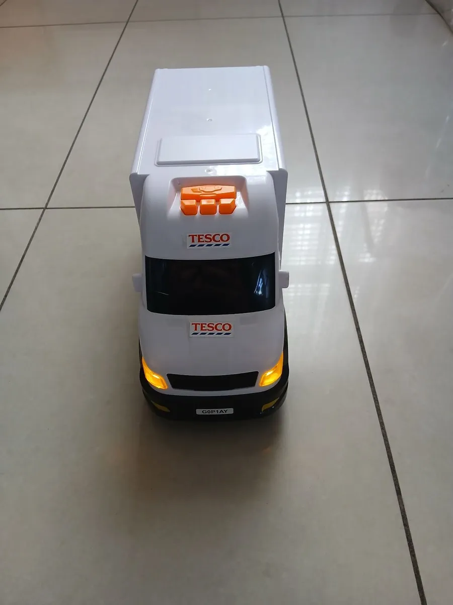 Tesco Delivery Truck Lorry Die-Cast Model - Image 1