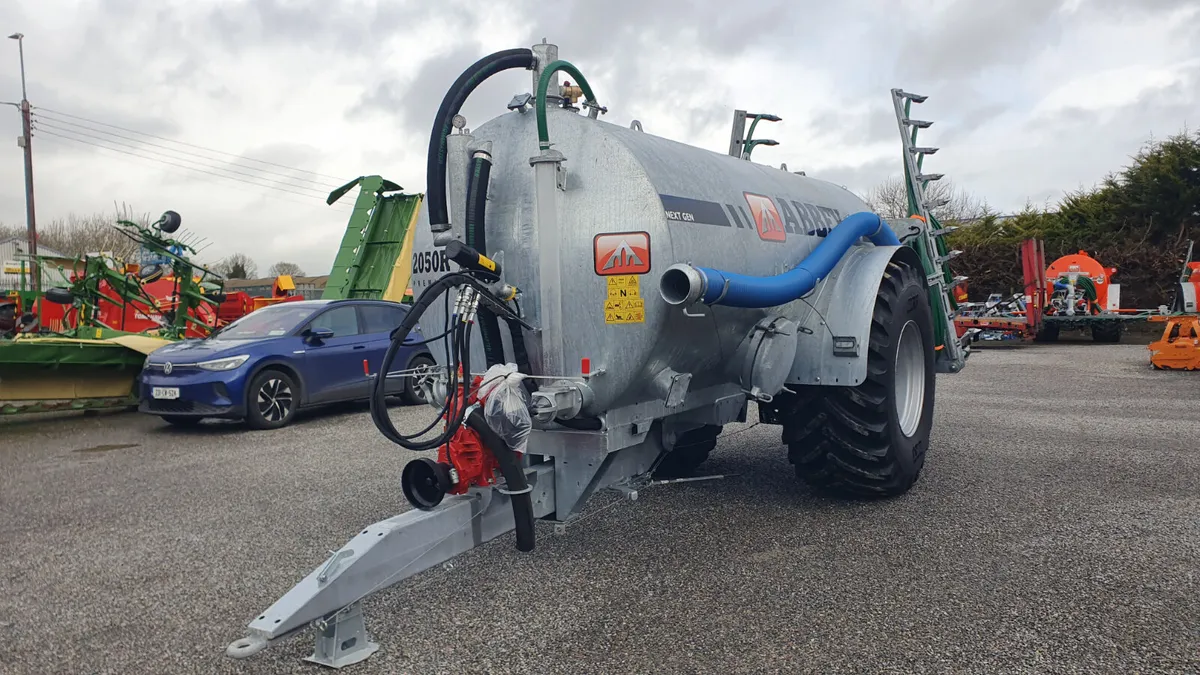 Abbey 2050 Galvanised Slurry Tanker and Trail Shoe - Image 3