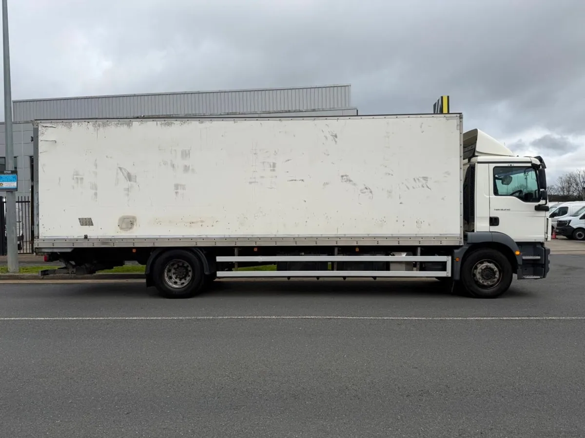 Man TGM 18.250 Box Body - Image 2