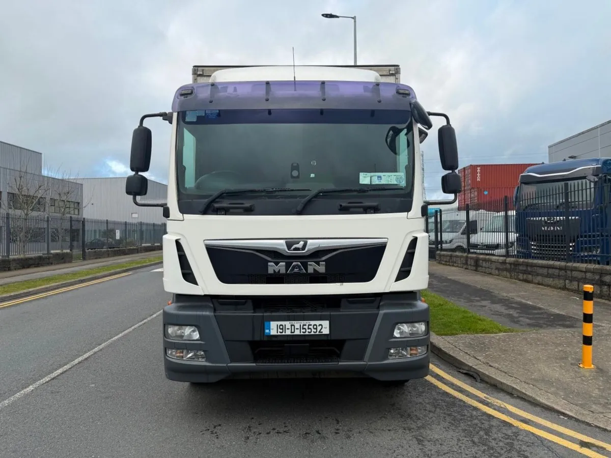 Man TGM 18.250 Box Body - Image 3