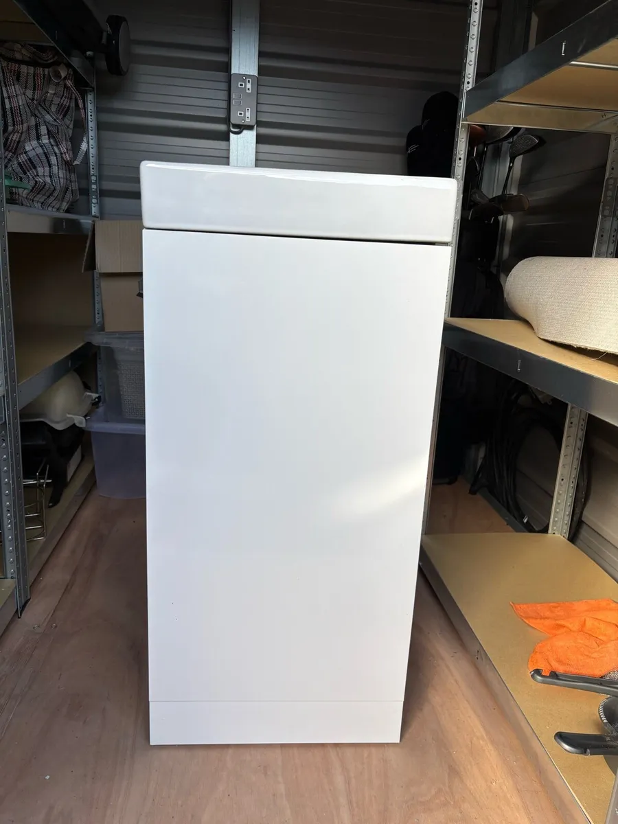 Bathroom vanity unit - Image 1