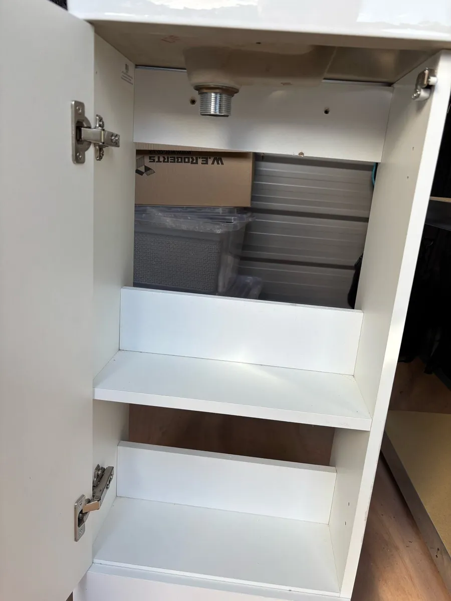 Bathroom vanity unit - Image 2