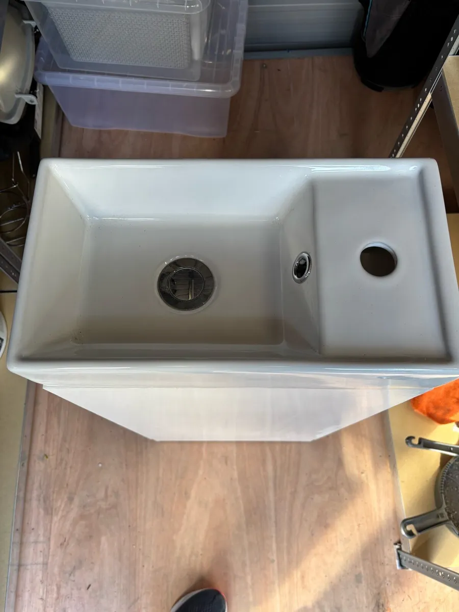 Bathroom vanity unit - Image 3