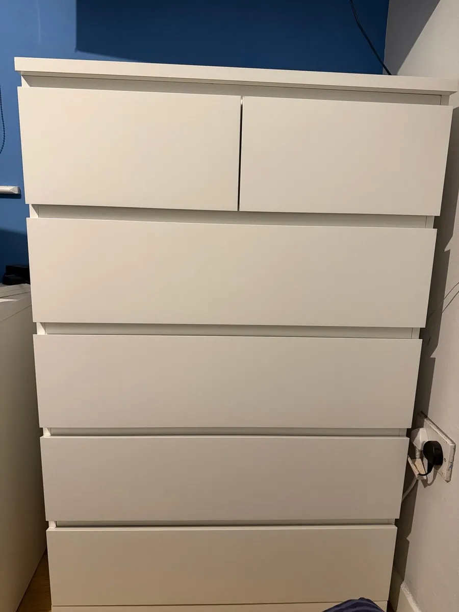 Chest of drawers - Image 1