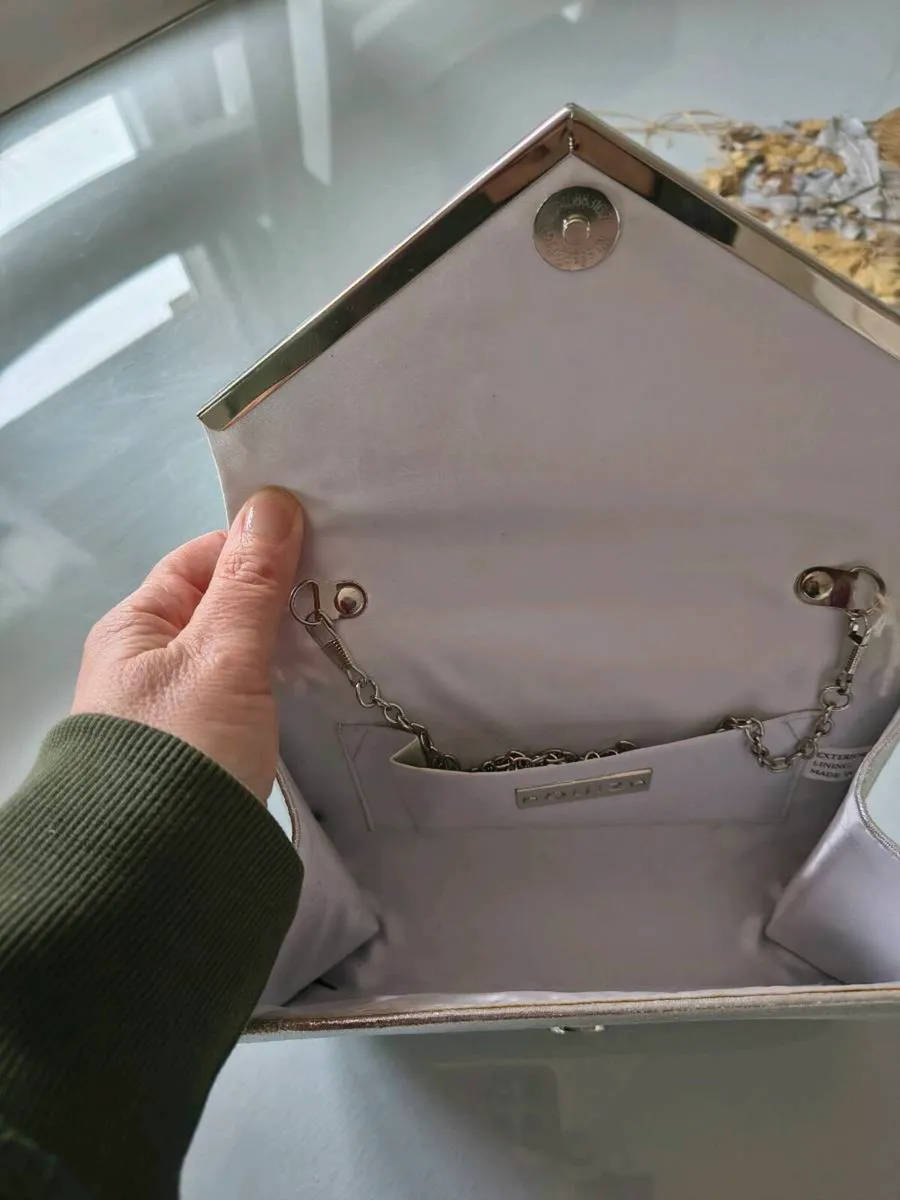 Silver quiz clutch bag - Image 3