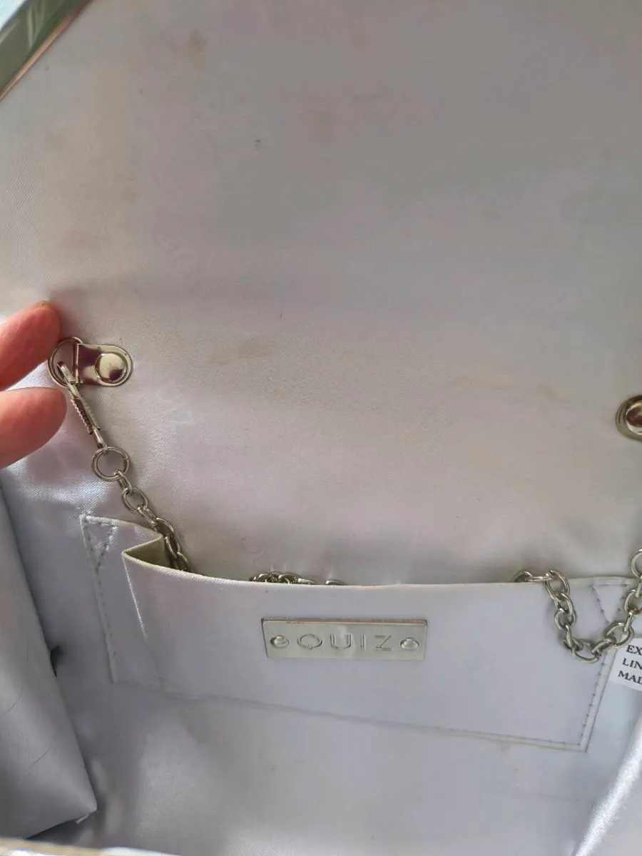 Silver quiz clutch bag - Image 4