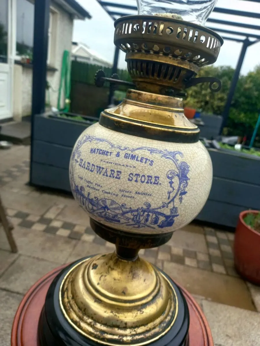 Antique oil lamp - Image 2