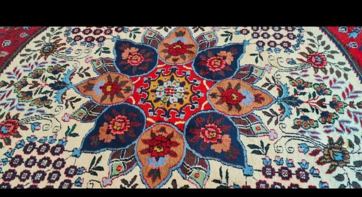 Extra Large 2.7m/ 9ft diameter hand knotted Rug - Image 3