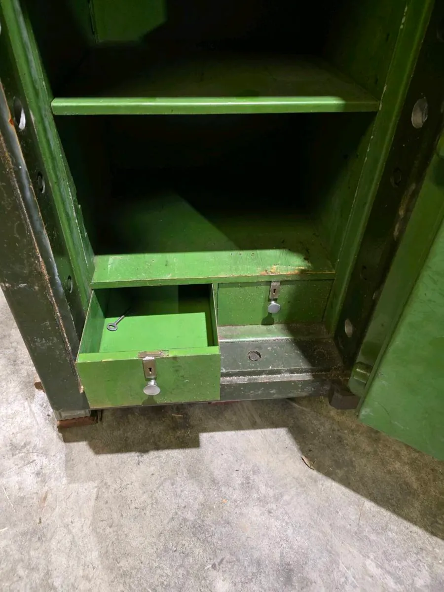 Stephen Cox safe - Image 4