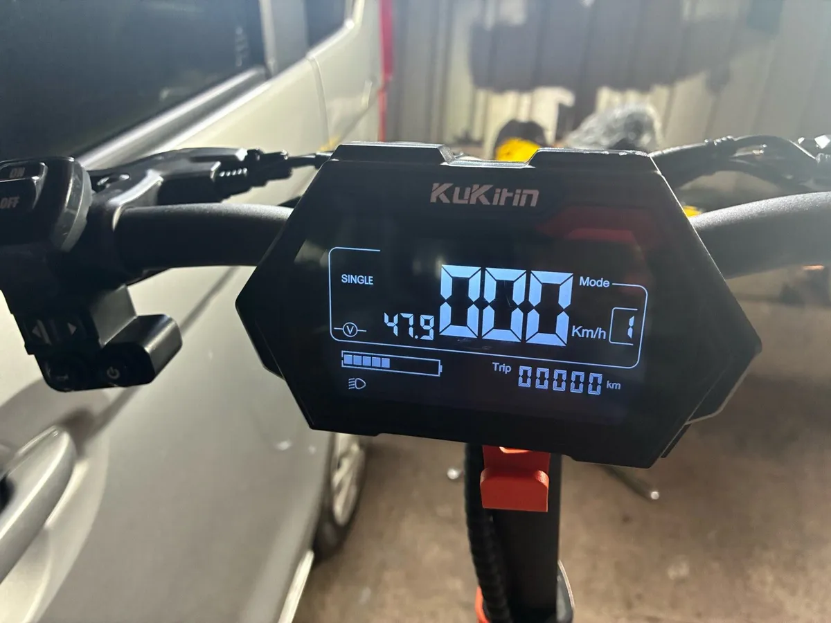 2025 kukurin G2 pro E Scooter with all accessories - Image 2