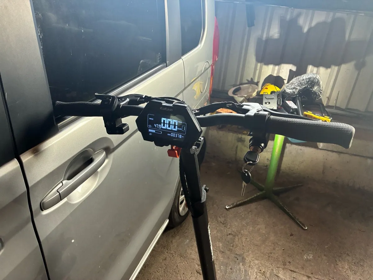 2025 kukurin G2 pro E Scooter with all accessories - Image 3