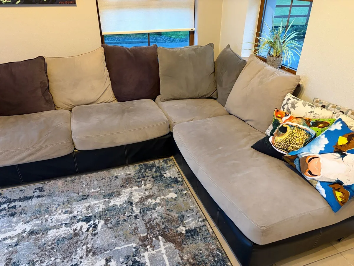 L shaped couch - Image 2