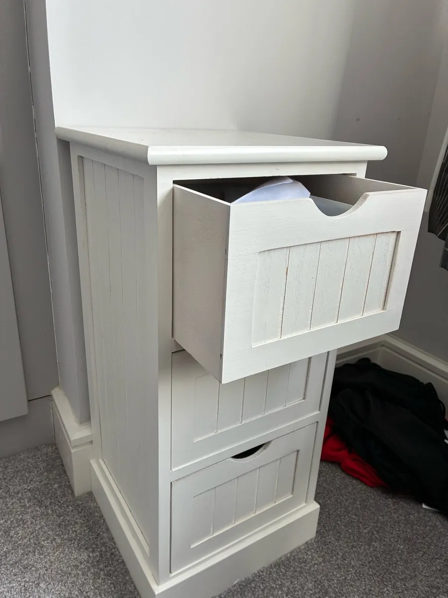 Two white bedside drawers - Image 3