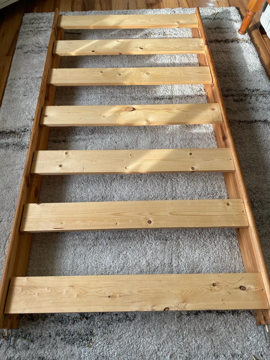 Single bed - Image 1