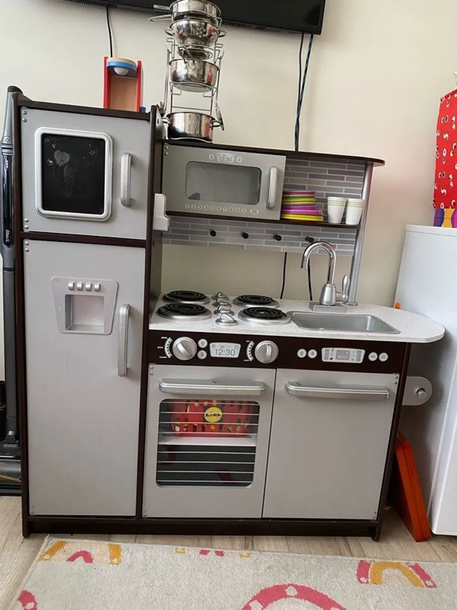 Wooden toy kitchen - Image 1