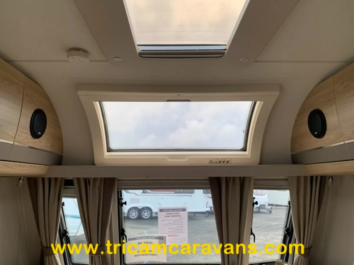 2020 Elddis Supreme 586/6, Fixed Bunks, 1 Owner - Image 3