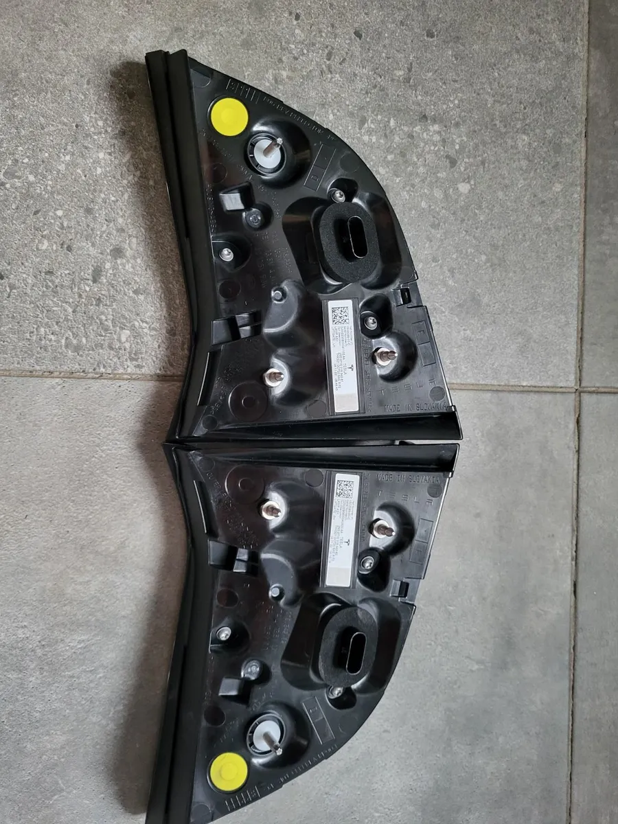 Tesla  rear laights - Image 3