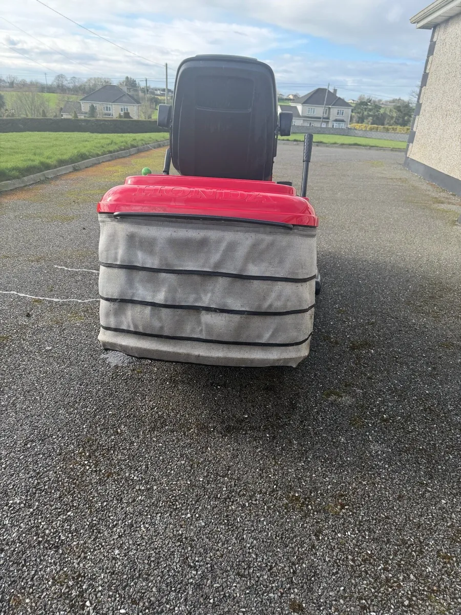 Honda HF2625 Ride On Tractor Lawn Mower - Image 4