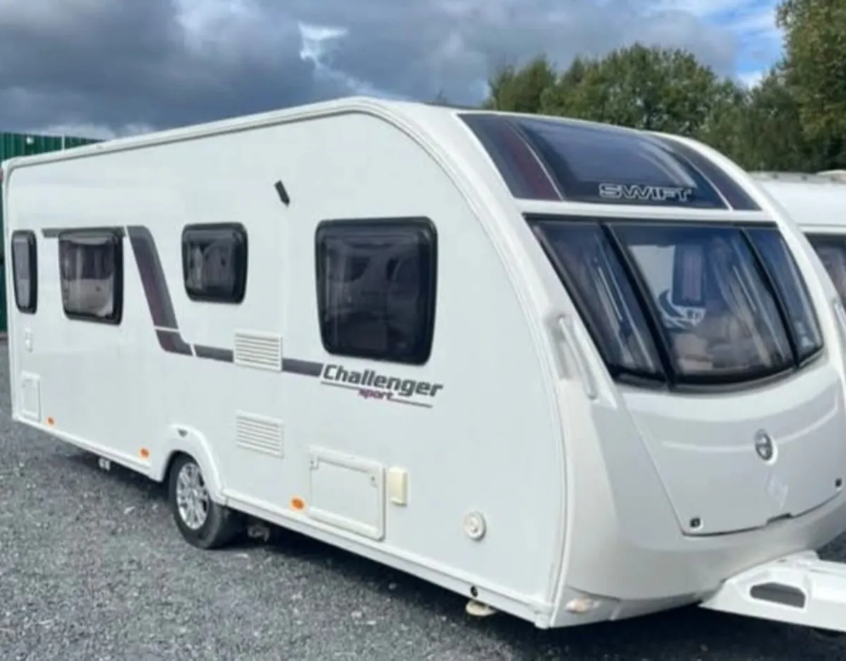 Swift challenger sport with fixed single beds - Image 1