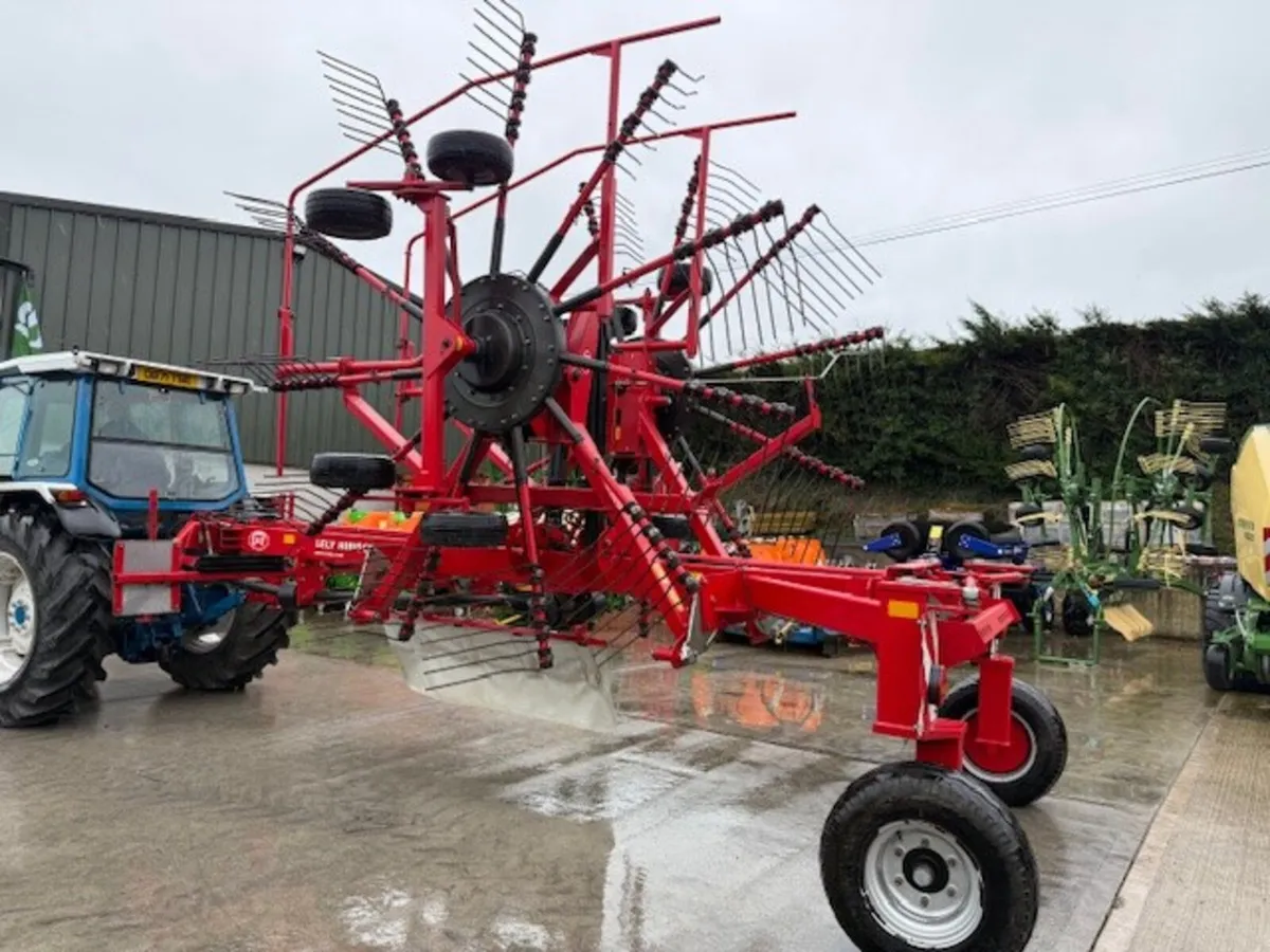 Lely Hibiscus 7250 Twin Rotor Rake - Image 1