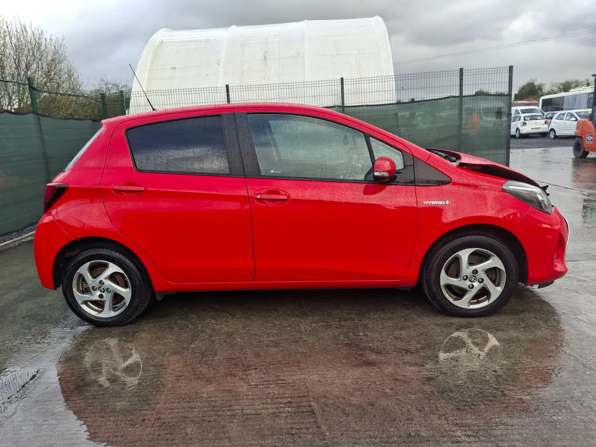 2016 Toyota Yaris  Hybrid    Automatic - Image 2
