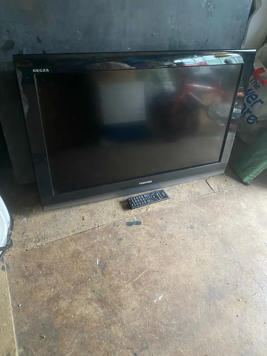 32’’ tv - Image 1