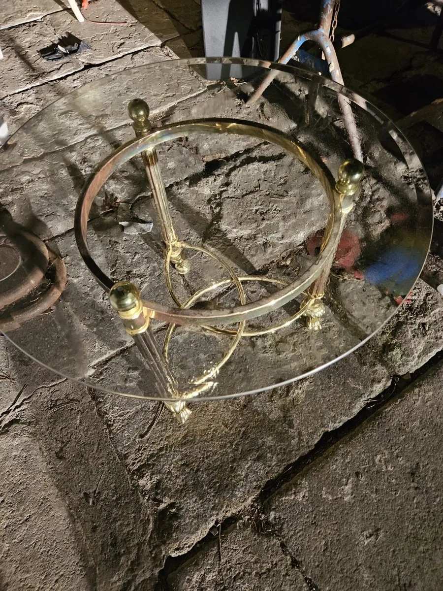 Glass top coffee table - Image 1