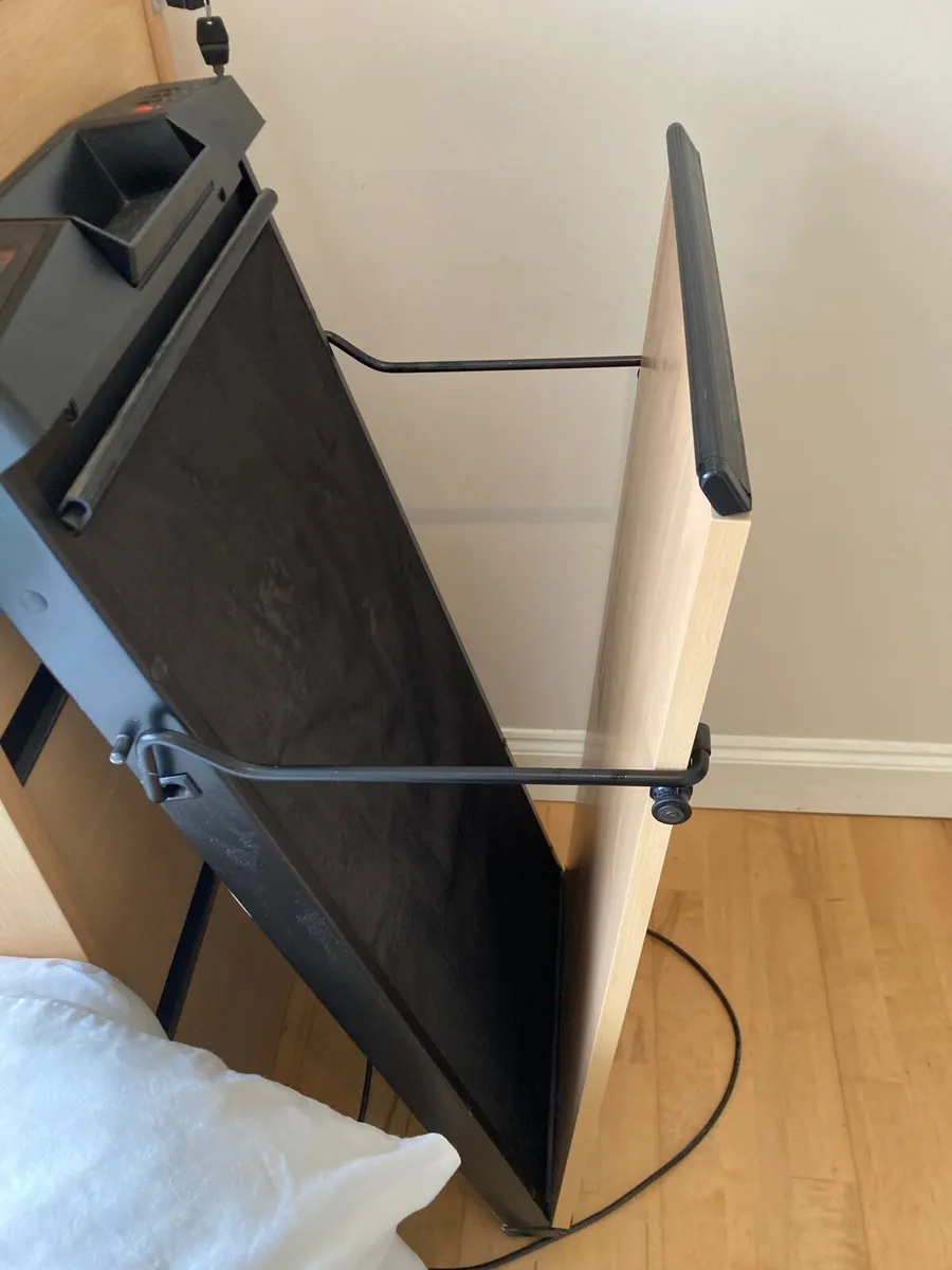 Wall mountable trouser press - Image 1