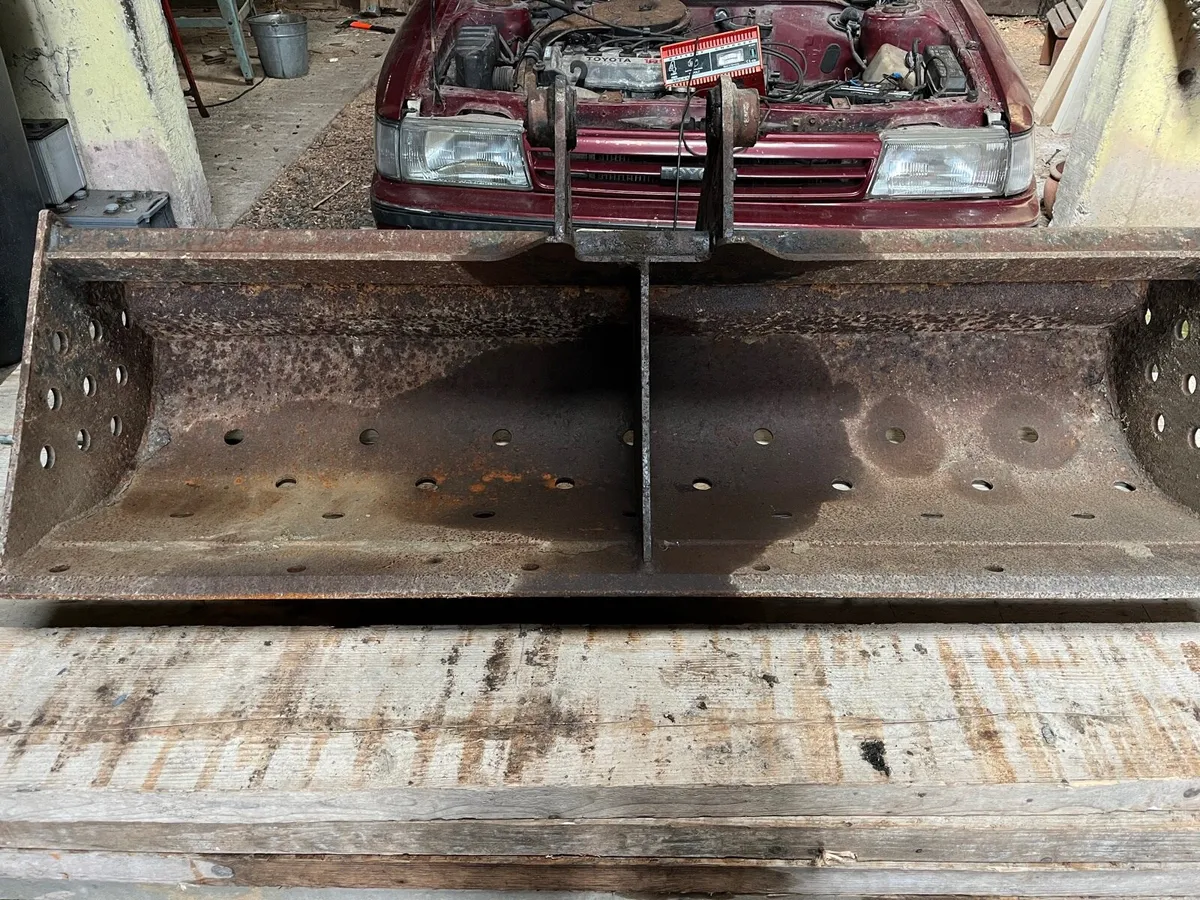 JCB bucket - Image 1