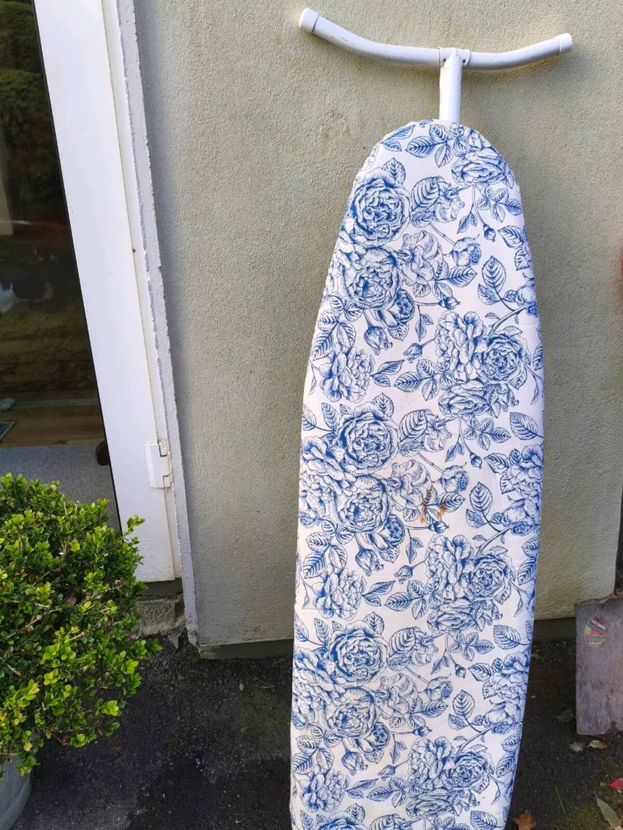 Iron board like new 10 Euro - Image 1