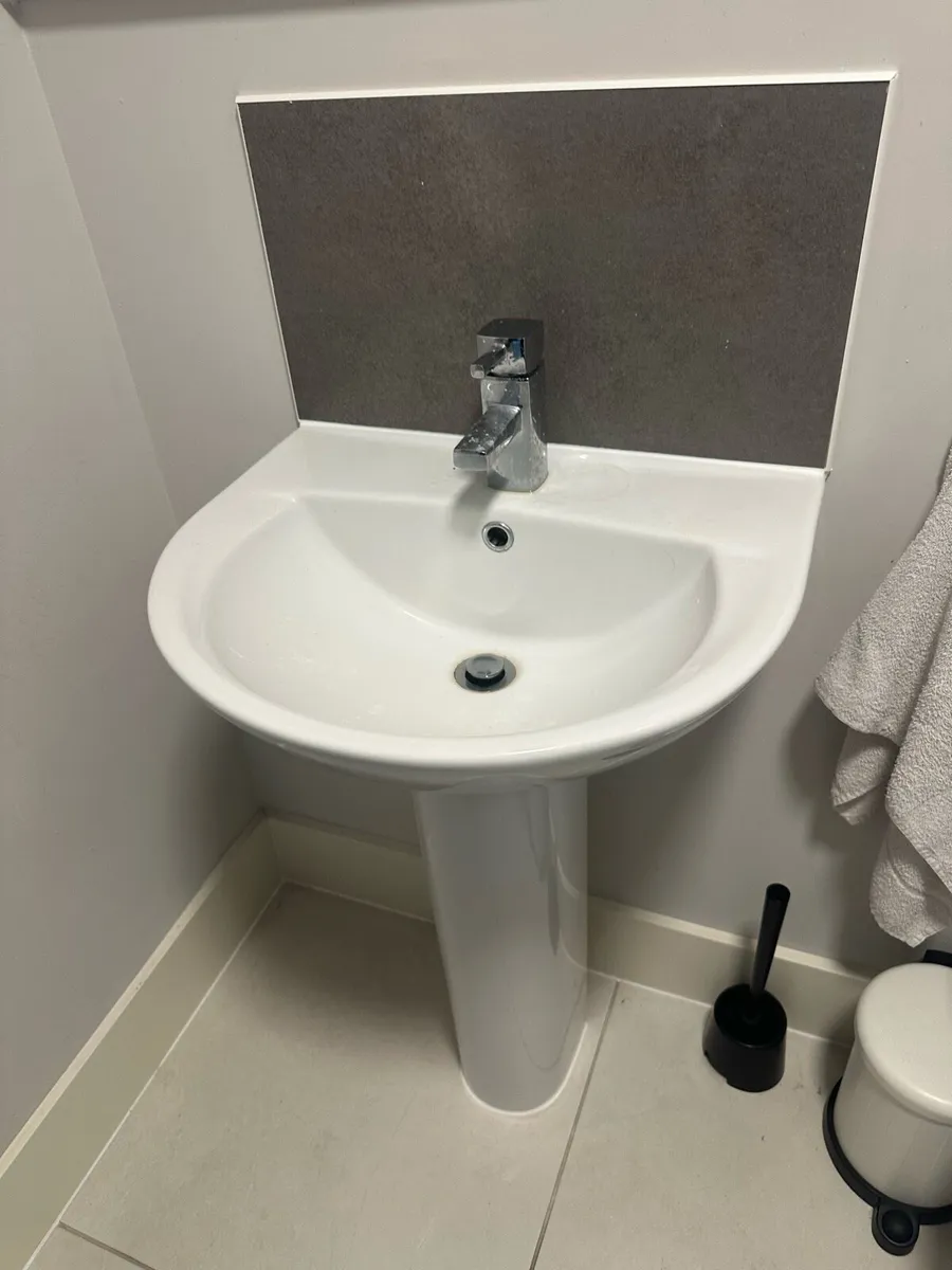Sink for bathroom - Image 1