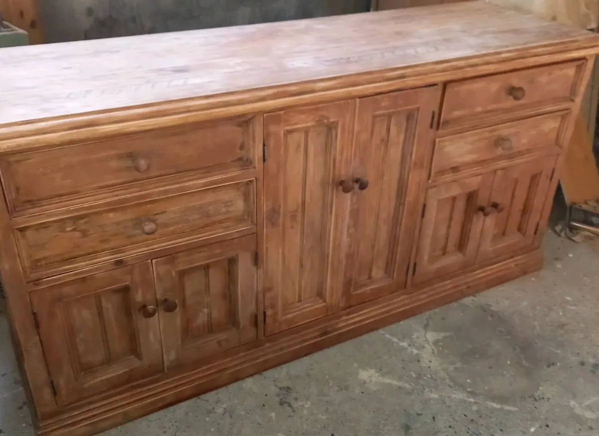 Country sideboard - Image 1